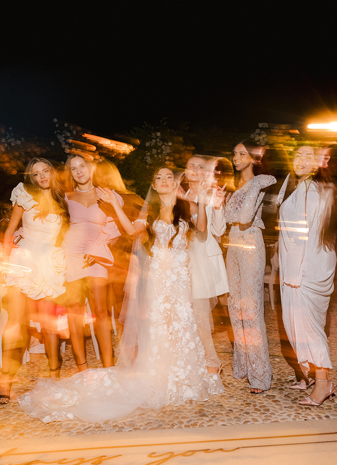 свадебное агентство, организация свадьбы, свадебное платье, букет, свадебный декор, свадебный фотограф, свадебный видеограф, свадебный банкет, свадебный стилист, свадебный букет, свадебное путешествие.