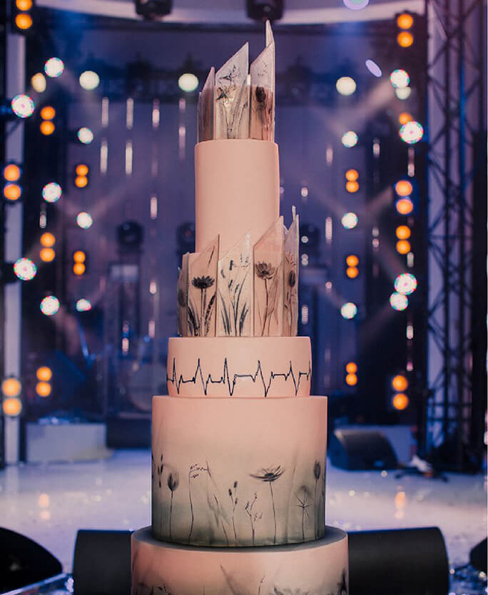 Свадебный торт розово-черный с пульсом в стиле свадьбе