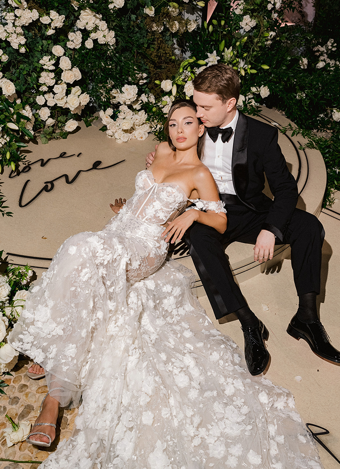 свадебное агентство, организация свадьбы, свадебное платье, букет, свадебный декор, свадебный фотограф, свадебный видеограф, свадебный банкет, свадебный стилист, свадебный букет, свадебное путешествие.