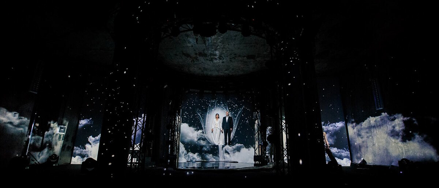 Световое шоу с участием молодоженов