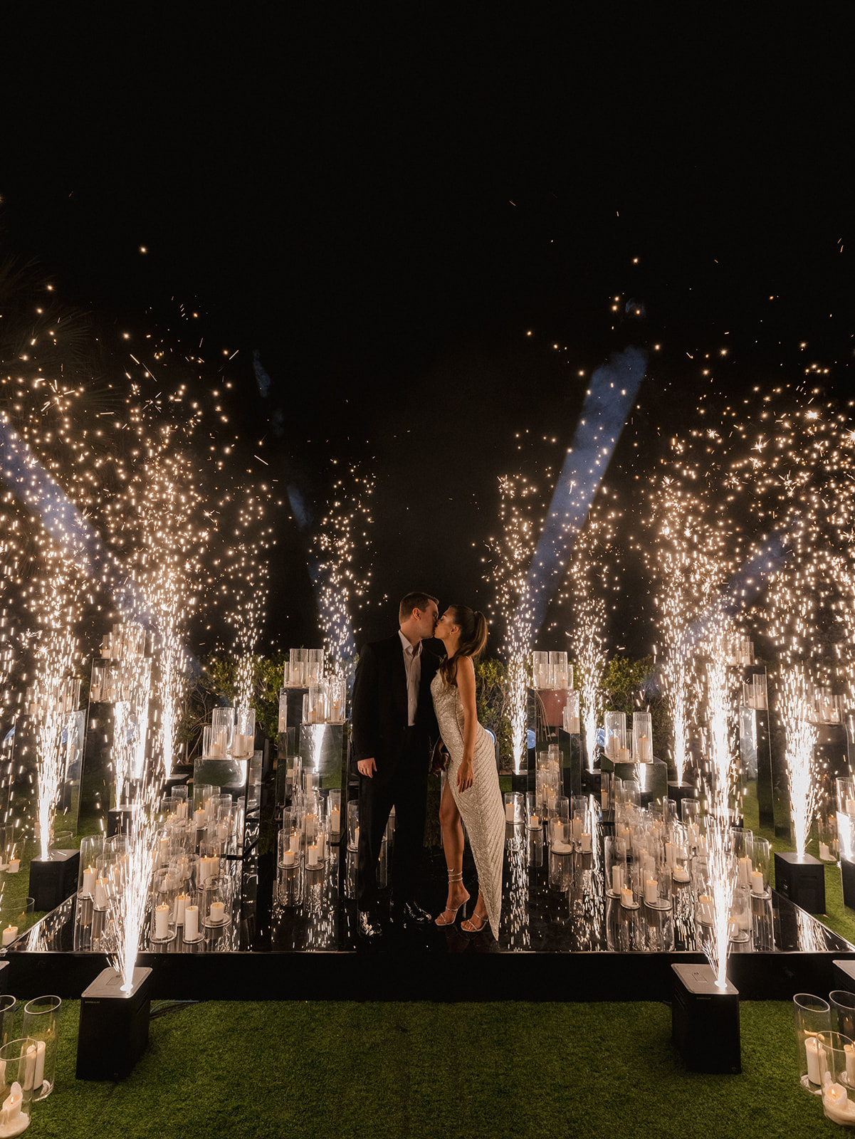 свадебное агентство, организация свадьбы, свадебное платье, букет, свадебный декор, свадебный фотограф, свадебный видеограф, свадебный банкет, свадебный стилист, свадебный букет, свадебное путешествие.